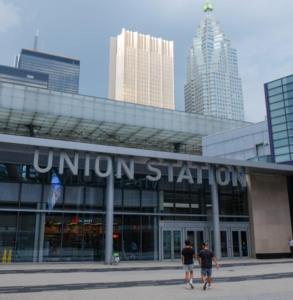 Luxe 3-Bedroom Lakeview Condo, Free parking ,Walk to CN Tower, Scotiabank Arena & Rogers Centre