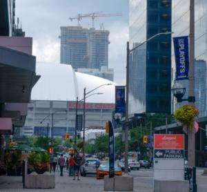 Luxe 3-Bedroom Lakeview Condo, Free parking ,Walk to CN Tower, Scotiabank Arena & Rogers Centre