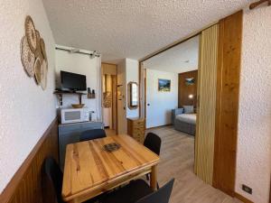 Studio 4 pers, proche pistes, animaux admis, Wifi - FR-1-356-556