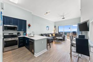 Tidewater Resort! Ground Floor! Free Beach Chairs! by Dolce Vita Getaways PCB