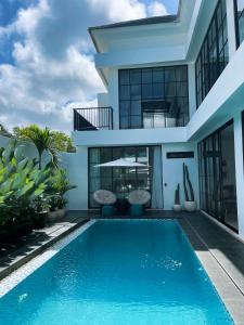 The W House, Luxury Villa 5 minutes from the beach