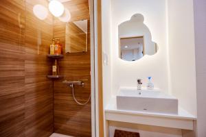 M101 5-minute walk from Minowa Station on the Hibiya Line, straight to Ueno, Akihabara, Ginza