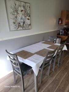 townhouse with jacuzzi and 1 car garage