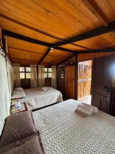 Entre Rocas y Cristales