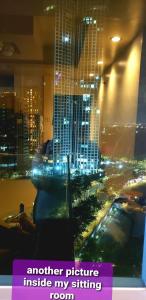 HEART of BGC - Your Home Away From Home in the Heart of BGC with hi-speed Wi-Fi PrimeVideo,Disney ,Netflix