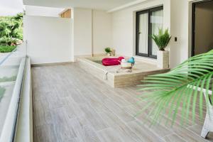 High-end 2BR with Private Pool - BBQ - Steps to Beach