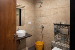 Accuotel Inn Minakshi