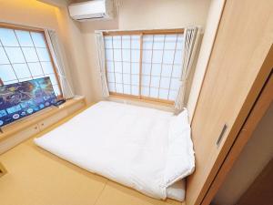 M201 Hibiya Line, 5-minute walk to Minowa ! Straight line to Ueno, Akihabara ,and Roppongi! Family room for 5-6 people!