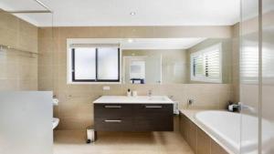 Indys Beach House By Holidayco