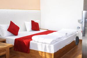 Hotel Black Diamond, Patiala Chok 2 min from Zirakpur Bus Stand near Panchkula