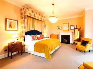 HOTEL-THE ShivaaY Guest House Varanasi Near Railway Station Rd & Temple Rd Side with Free Wi-Fi Facility ! Comfortable Room ! Property of the YEAR- INDIA