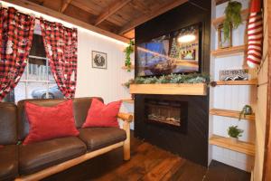 Summer Breeze cabin at Cabin Fever in NC