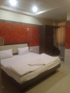 hotel suhana grand