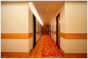 Hotel Mindass Grand Near Sri Krishna Janambhoomoi - Restaurant & Parking &Fully Air conditioning Luxuary Room - Top Rated Hotel In Mathura