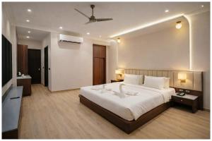 Hotel Mindass Grand Near Sri Krishna Janambhoomoi - Restaurant & Parking &Fully Air conditioning Luxuary Room - Top Rated Hotel In Mathura