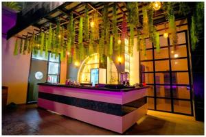 Hotel Mindass Grand Near Sri Krishna Janambhoomoi - Restaurant & Parking &Fully Air conditioning Luxuary Room - Top Rated Hotel In Mathura