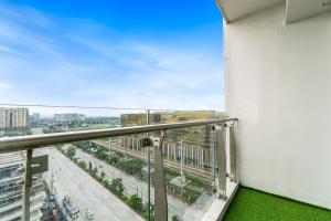 Elegant 2BR City View near City of Dreams, Okada, Solaire, PARQAL, Ayala Malls, MOA, and Airport