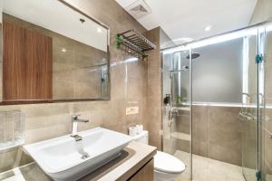 Elegant 2BR City View near City of Dreams, Okada, Solaire, PARQAL, Ayala Malls, MOA, and Airport