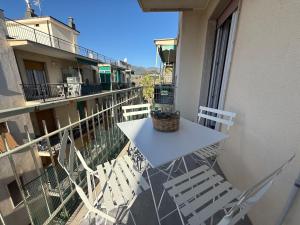 Modern two-room apartment with balconies, parking and 6 seats