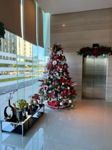 Bright & Cozy High-Rise Condo