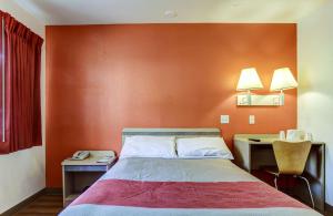 Queen Room room in Motel 6-Grants Pass OR