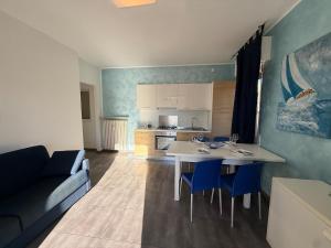 Modern two-room apartment with AC, WiFi and parking space