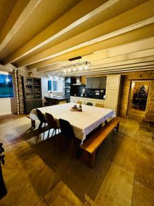 Maison de campagne avec piscine et charme poitevin