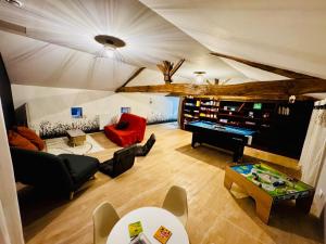 Maison de campagne avec piscine et charme poitevin