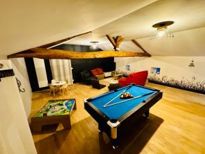 Maison de campagne avec piscine et charme poitevin