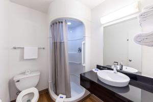 Deluxe Quadruple Room room in Motel 6-Klamath Falls OR