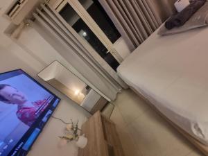 Cozy Bedroom at SM MOA Sunset View by Manila Bay