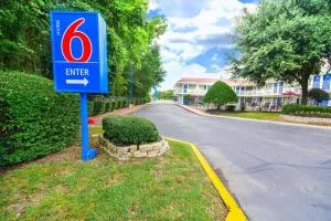 Motel 6-Huntsville, TX - Trinity
