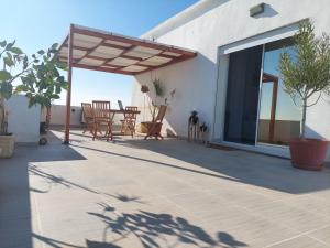 Cozy studio with beautiful terrace in La Marsa