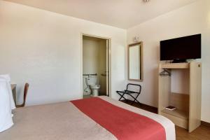 Queen Room - Disability Access - Roll in Shower room in Motel 6-Fort Stockton TX