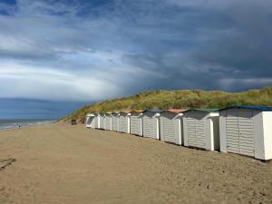 Small cozy nest 100 m from the beach Free Parking