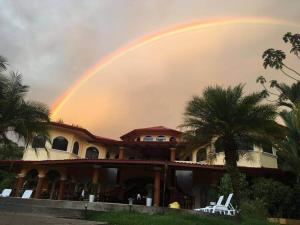 Spectacular 3BR Villa w Waterfalls & Toucans