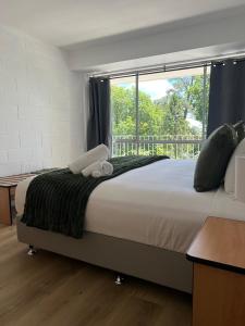 City Park View Apartment - Walk to CBD