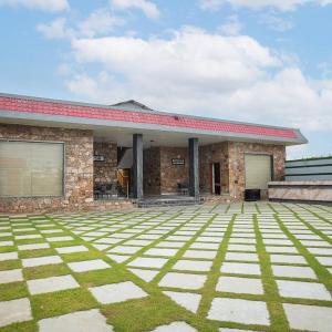 Farm house in Jaipur with 2 Pool & huge lawn