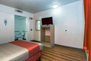 Deluxe Queen Room room in Motel 6-Corona CA