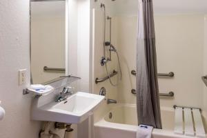 Double Room - Disability Access room in Motel 6-Bakersfield CA - East