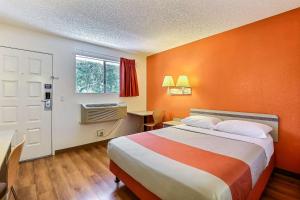 Double Room room in Motel 6-Oakland, CA - Airport