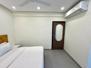 Peaceful Refined 1BHK Velvet Escape in Candolim Goa