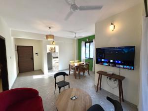 Peaceful 1BHK Velvet Themed Apartment in Candolim - Walk to Beach
