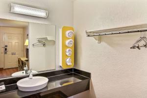 Queen Room - Disability Access room in Motel 6-Fremont CA - North