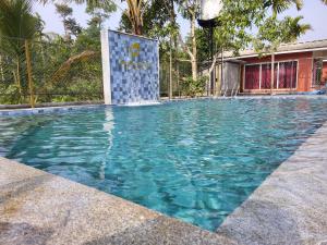 Rainy Cloud Homestay - Pool, Estate, Home Food, Near to Falls & Safari