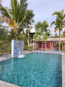 Rainy Cloud Homestay - Pool, Estate, Home Food, Near to Falls & Safari