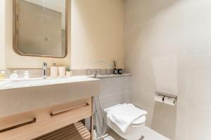 Direct Walking Access to Dubai Mall and Burj Khalifa with Metro Connectivity to Prime Attractions - Vida Dubai Mall Tower 2, Downtown Dubai by Deluxe Holiday Homes