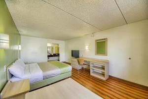 Queen Room room in Motel 6-San Antonio TX - Northwest Medical Center