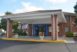 Motel 6-Newport, RI - نورث دارتموث