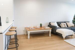 Surfers paradise Luxury 2BR River View Retreat